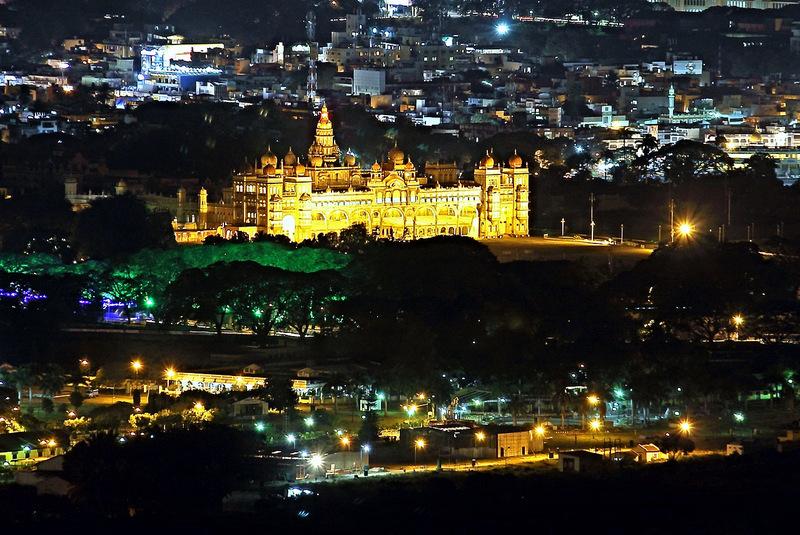 Mysore_Palace_seen_from_Chamundi_Hill_Viewpoint_at_night